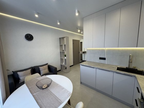 Продам новобудову, центр Черновцы