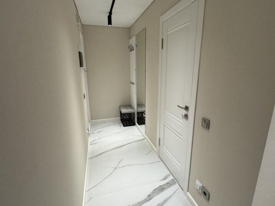 Продается шикарная 1 .кв.,перекресток ул. Оборонная/Советская ( Центральный рынок ,ТЦ ,, Кристалл") Луганск