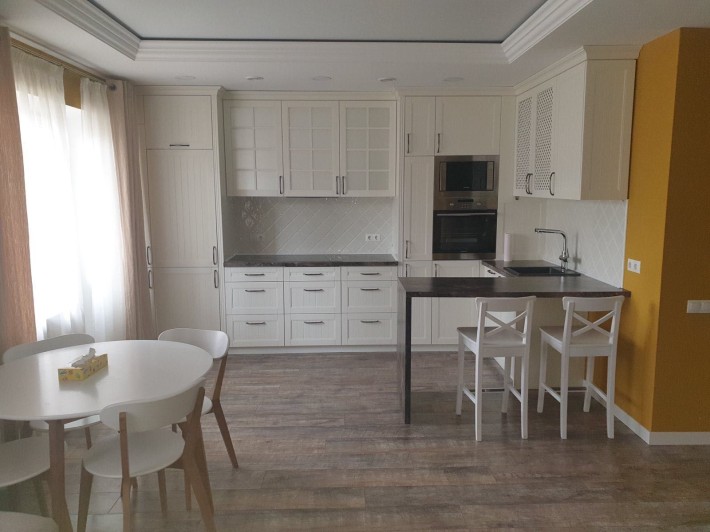 Квартира 1к, 50м2, меблі, техніка, в центрі міста (ТЦ Мануфактура) - фото 1
