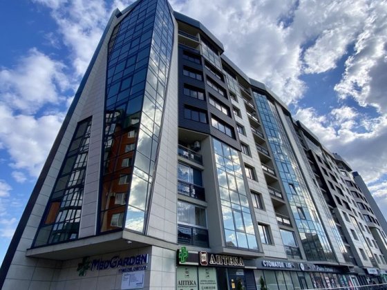 Продам велику 2х кімнатну новобудову біля парку Шевченка Чернівці