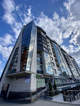 Продам велику 2х кімнатну новобудову біля парку Шевченка - фото 1