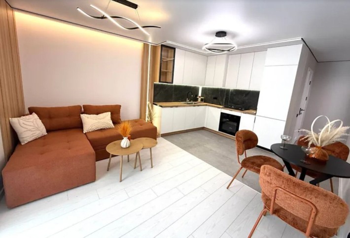 Продаж 3к квартири 65 кв. м на вул. Київська - фото 1