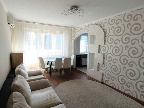 Простора 3-кімнатна квартира з ремонтом, 547124 Черкаси