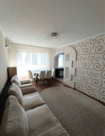 Простора 3-кімнатна квартира з ремонтом, 547124 - фото 1