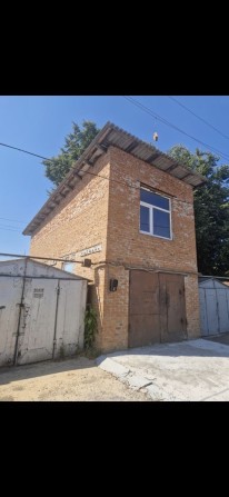 Продам гараж двухэтажный в Вишневом Автокооператив  Луч. Фасадной част - фото 1