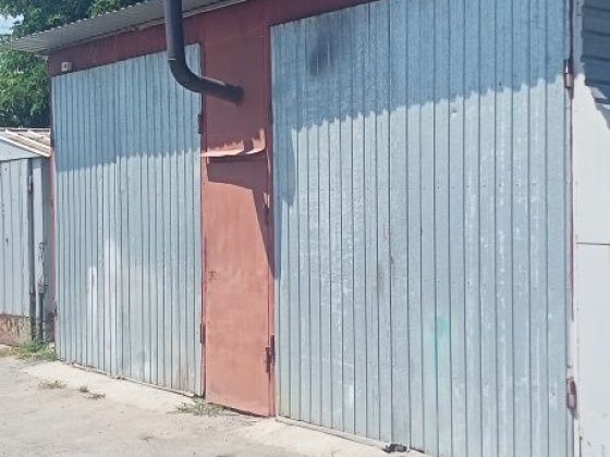Продаётся гараж хороший или здам в аренду  под СТО Кременчук