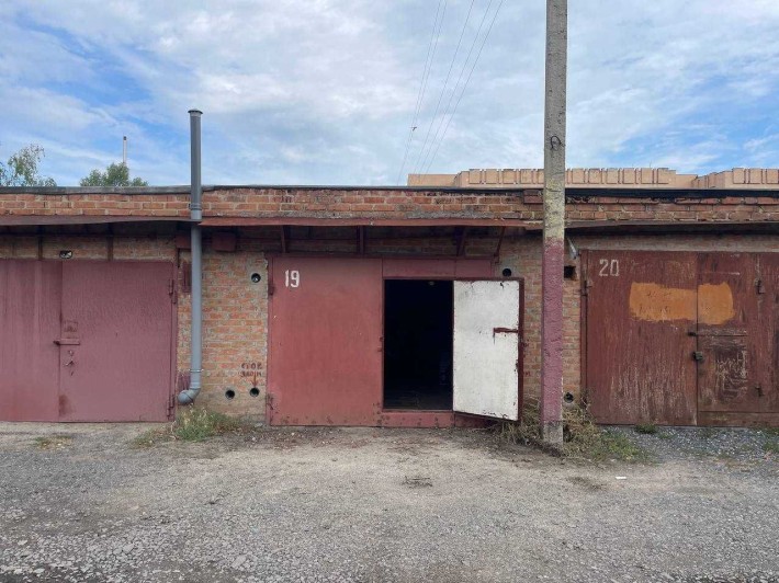 Гараж цегляний з підвалом. Левада - фото 1