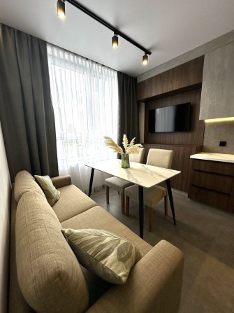 Продається 1-к квартира з дизайнерським ремонтом в центрі - фото 1