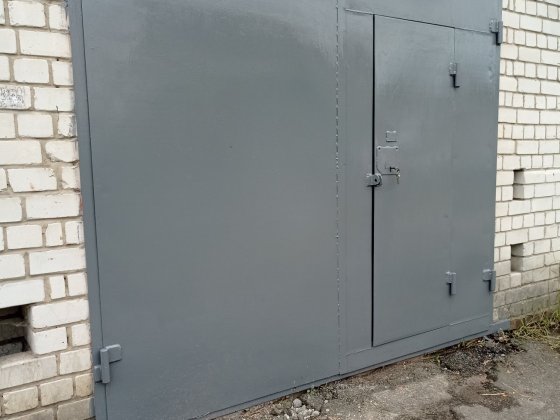 Гараж в районі залізничного вокзалу. Поряд з  АТБ. Чернігів