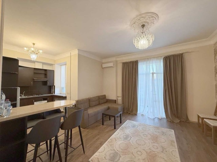 продаж квартири 2 кім 55,4м центр Українських Героїв Антоновича 25 - фото 1