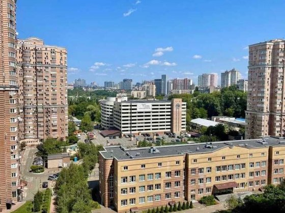 Машиномісце на 3-му поверсі багатоповерхового паркінгу Київ