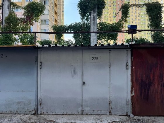 Продаю гараж ГК "Авторемонтник" ЖК "Паркові Озера" Киев