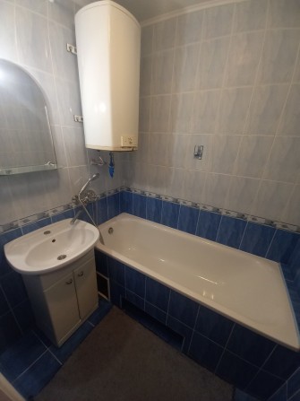 Продаж 3 кімнатної квартири в цегляному будинку по пр. Космонавтів - фото 1