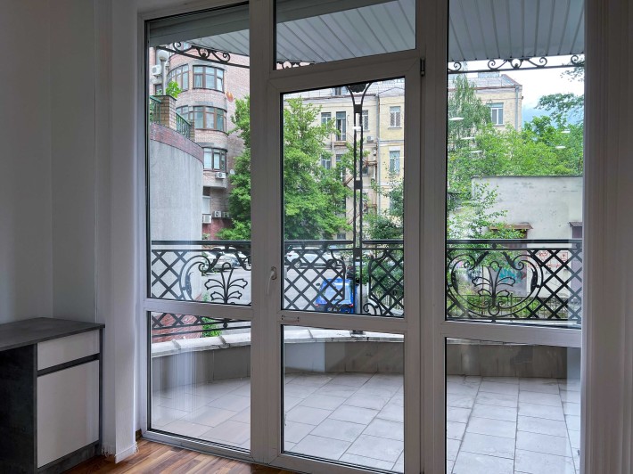 Простора автономна квартира 470 м², окремий вхід, тихий центр Києва - фото 1