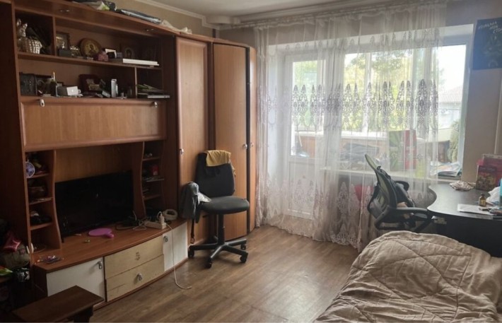 Світла 1-кімнатна “улучшенка” на 2 поверсі, 40 м² — вул. Бандери - фото 1
