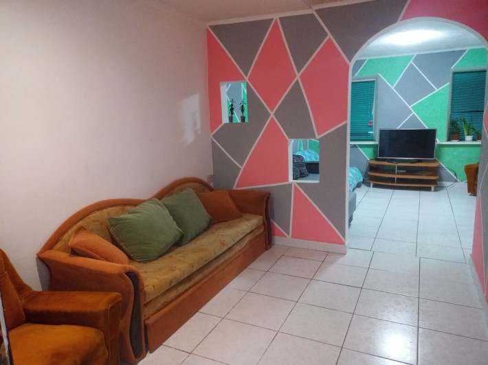 Продам 2 комн квартиру с ремонтом низ рабочей от хозяина - фото 1