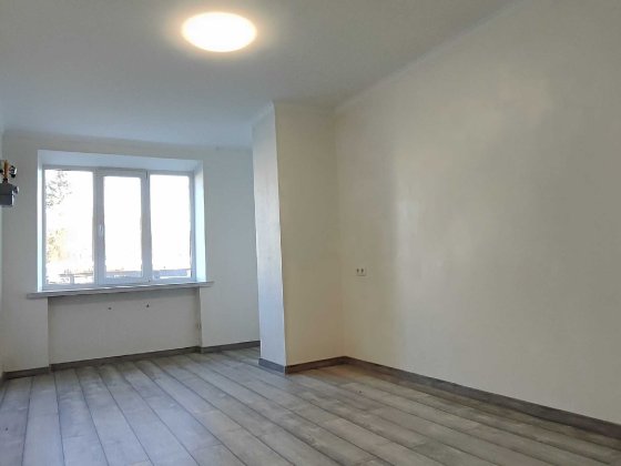 Продається однокімнатна квартира з ремонтом в цегляному будинку Житомир