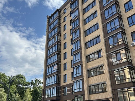 Велика 2-кімнатна \3 поверх \ будинок зданий Чернигов