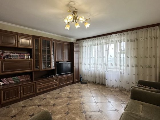 Продається 3-кімнатна квартира по вул. М. Небаби, центр міста Чернигов