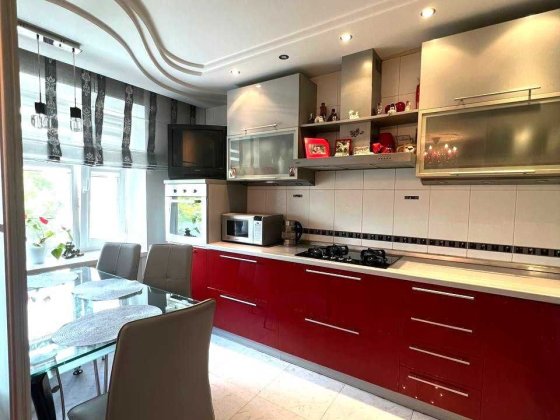 Продам 3х кімнатну квартиру-студію Ремонт, Цегла, Центр! Чернигов