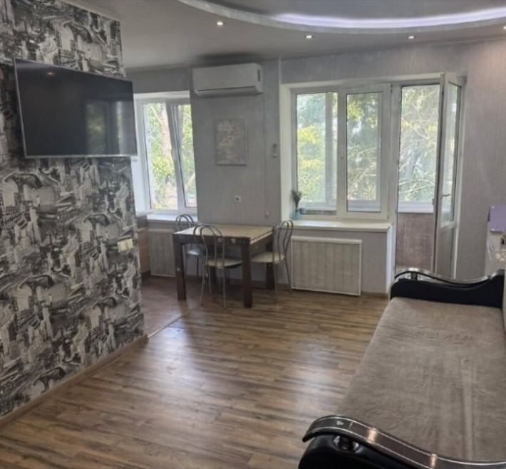 Продаж 1 кімнатної квартири на Площі Перемоги. Ремонт - фото 1