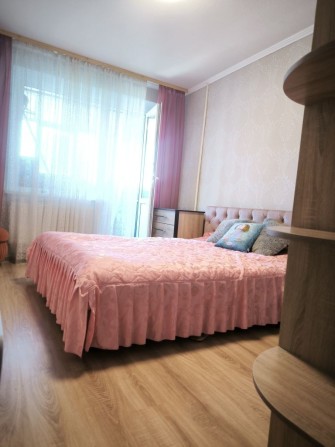Продається простора 3-кімнатна квартира в затишному районі Жадова - фото 1