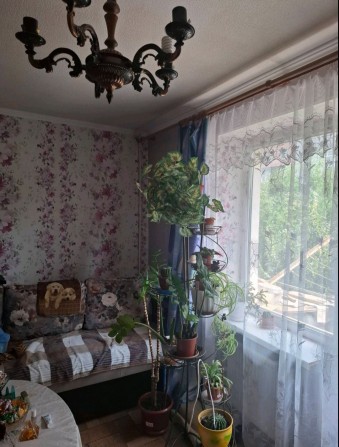 Продається двушка по хорошій ціні на середньому поверсі - фото 1