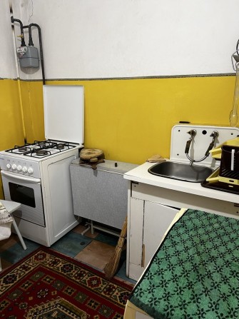 Продам 1 к кв 4/9 этаж по ул. Космической. Остановка АТК. - фото 1