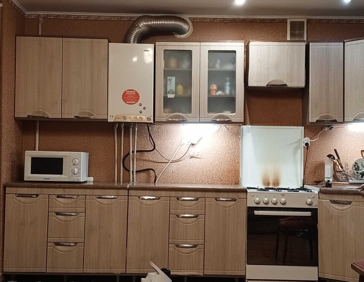 Продам 2-кімнатну квартиру з ділянкою та гаражем - фото 1