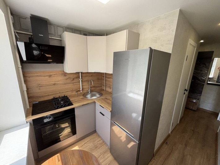 Новый ремонт! Ул. Батумская 8. Продам 2х к. квартиру пр. Слобожанский. - фото 1
