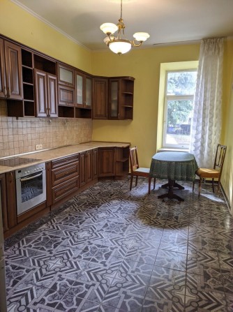 Продаж 2-кімнатної квартири у центрі Львова, вул. Жовківська - фото 1