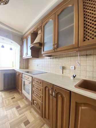 Продаж 3 км. квартири в цегляному будинку на пр. Червоної Калини 40. - фото 1
