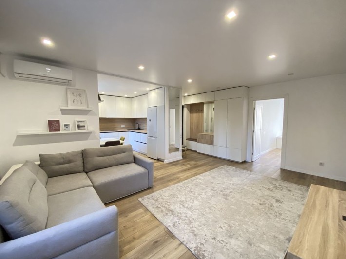 Продам 4к квартиру в Центрі - фото 1