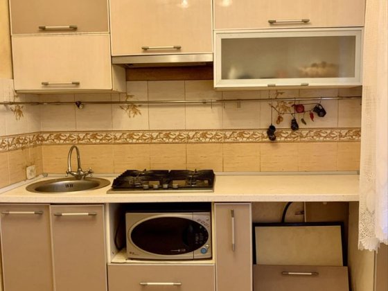 Продам 2 комнатную квартиру  ул. Деповская  ост. Красная . Запорожье