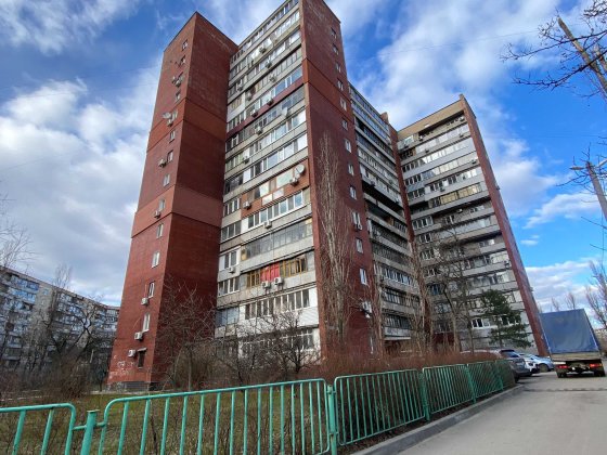 Продам ВИДОВУ  4-кімнатну квартиру в одному з найкращіх будинків Днепр