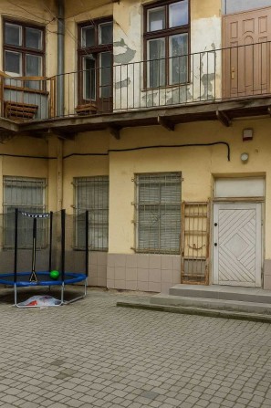 Продаж 3 кімнатної квартири по вул. Огієнка з власним подвірям - фото 1