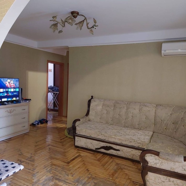 Продам 3-кімнатну квартиру в центрі міста - фото 1