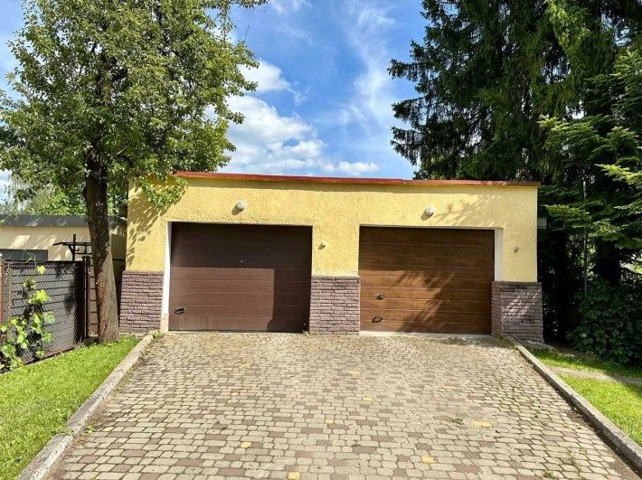3к кв-ра особнячного типу. 128 м.кв. Власне подвір'я, гараж, укриття. - фото 1
