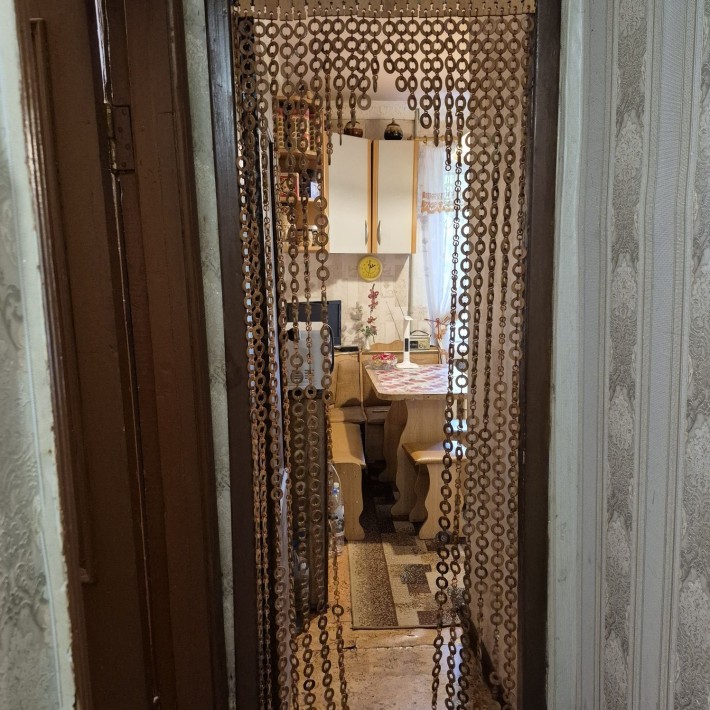 Продам 2 комнатную в кирпичном доме - фото 1