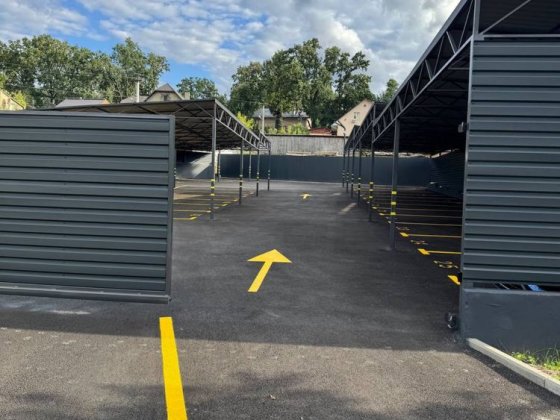 Оренда паркомісця. Навіс, електро зарядка, закрита територія. Ирпень