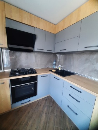 Продам трехкомнатную квартиру с ремонтом  на Песках - фото 1