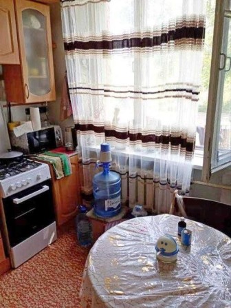 Продам на Лысой Горе 2 -х комнатную квартиру "Сталинку" - фото 1