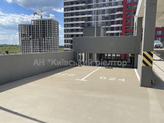 Пропонується в оренду паркомісце у паркінгу О. Олеся, 25 Киев