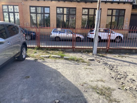 Паркоместо ,парковка ,паркінг м.Харьковская.Бажана 36.. Киев