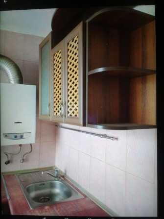 Продаю 2к/кв ул.Б.Морская 4/9 42/24/6,балкон,колонка,24000$ - фото 1