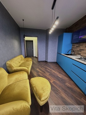 У Квартал. Нова 1кімн 45м2. Відкритий балкон, гардероб.Сучасний дизайн - фото 1