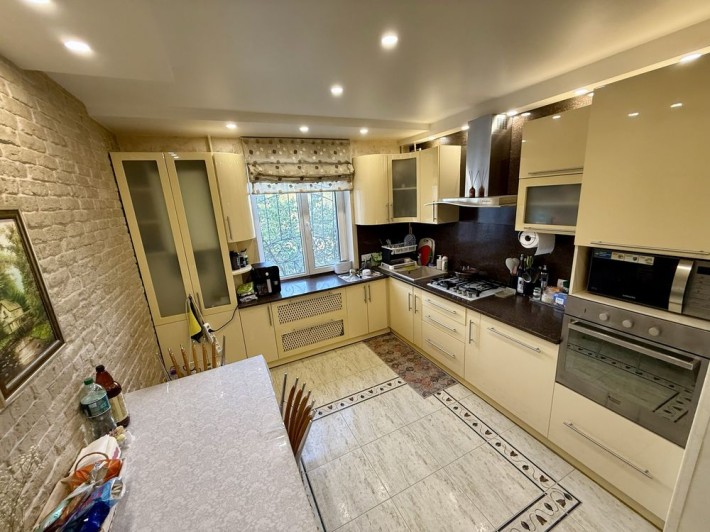 Четырехкомнатная квартира с автономкой на Намыве.2/10,90м. - фото 1