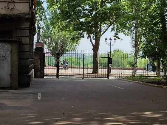 Квартира 2-х комнатная "сталинка" центр ул.Набережная бульвар Макарова Миколаїв