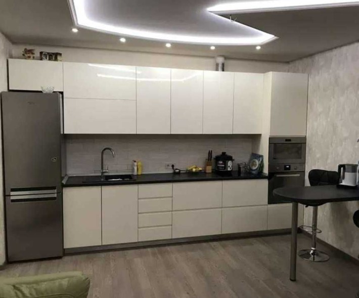 ОБКОМОВСКИЙ ДОМ! Космическая! Продам 3к 84 м2 с евроремонтом - фото 1