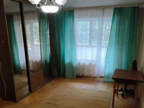 Продаж 1-к квартиру в Подільському р-ні, Куренівка, вул. Петропавлівська, буд 14. Київ